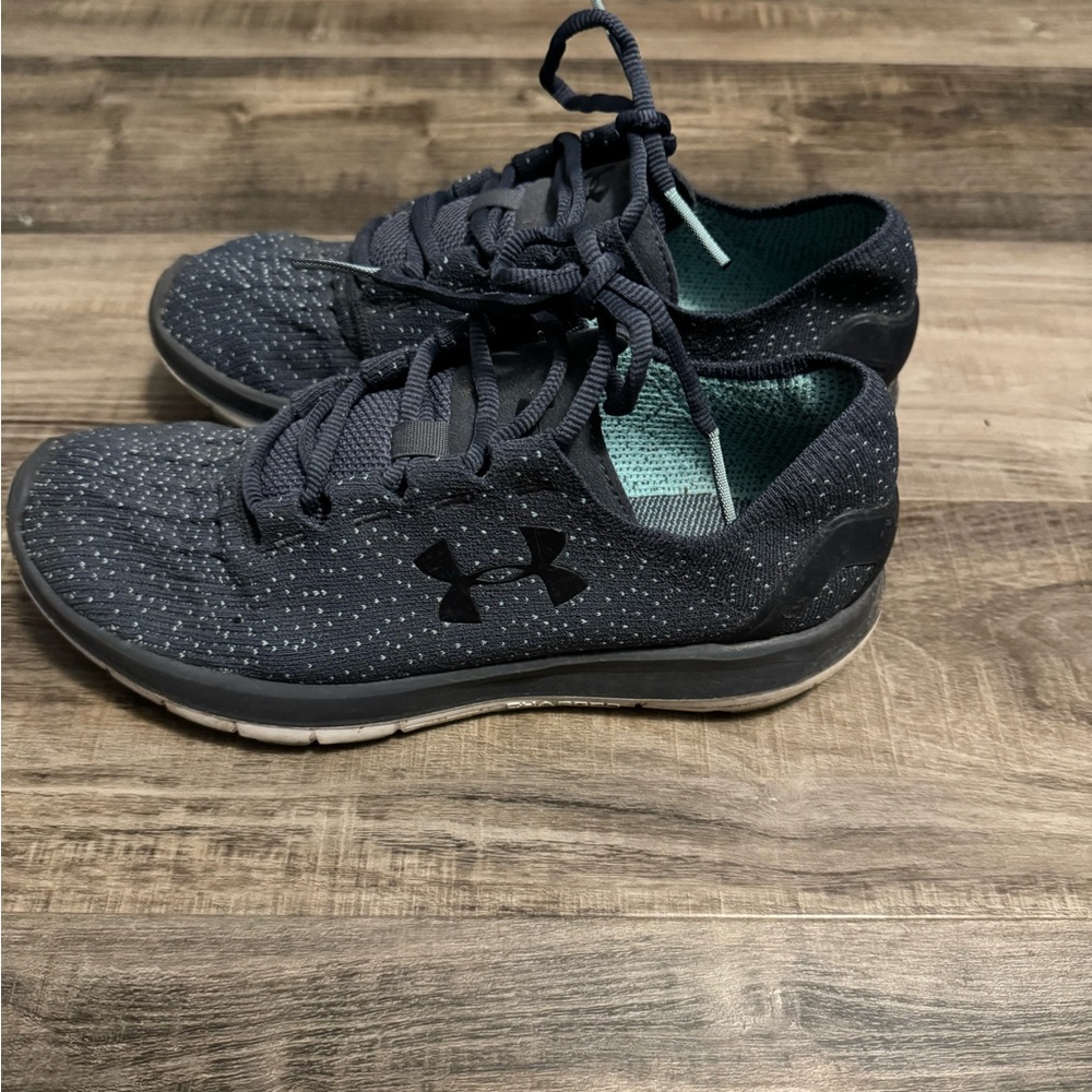 EUC Women’s size 9 Under Armour Shoes